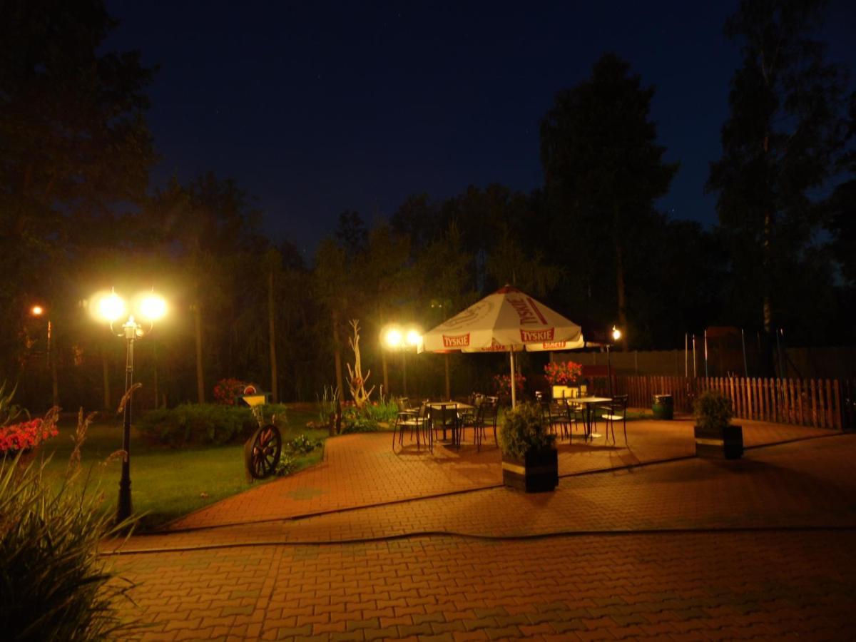 Bed and Breakfast Stajnia Pod Debem à Starachowice Extérieur photo