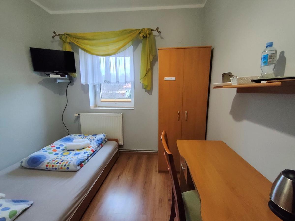 Bed and Breakfast Stajnia Pod Debem à Starachowice Extérieur photo