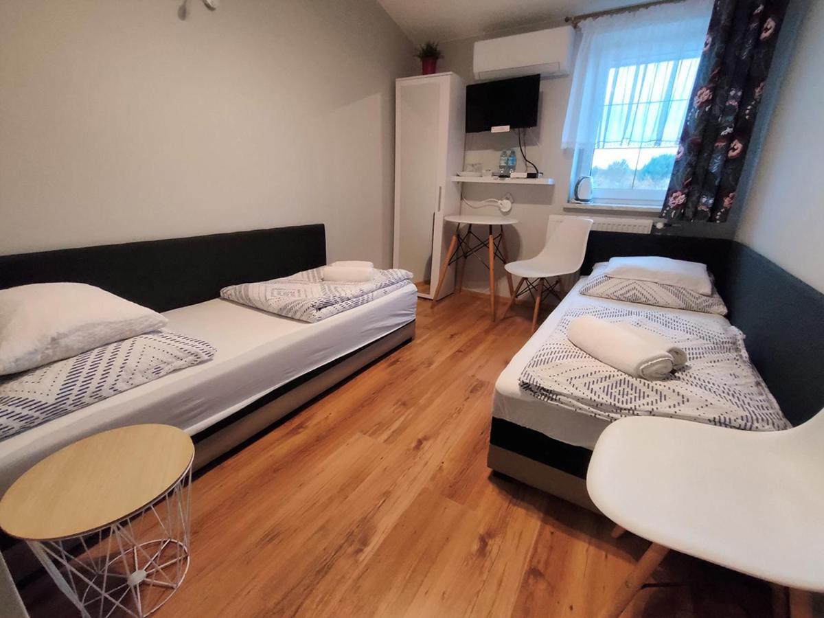 Bed and Breakfast Stajnia Pod Debem à Starachowice Extérieur photo