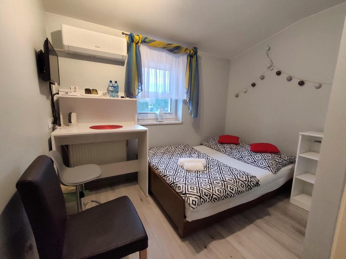 Bed and Breakfast Stajnia Pod Debem à Starachowice Extérieur photo
