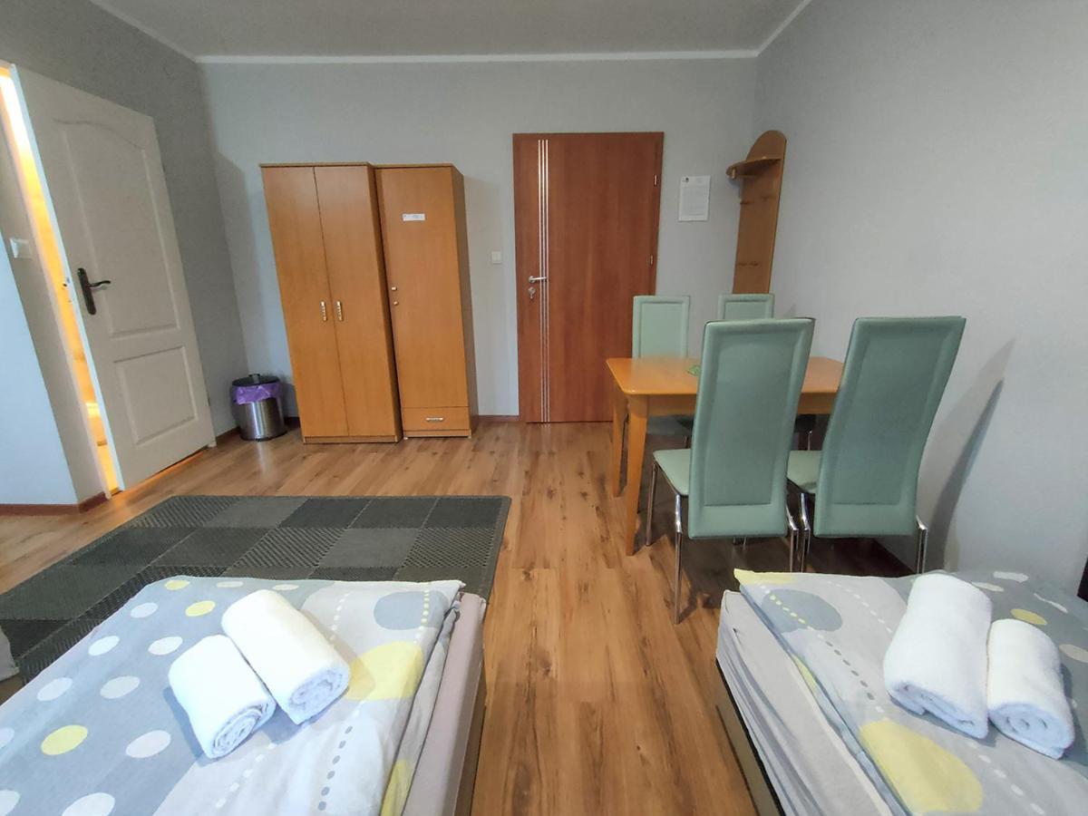 Bed and Breakfast Stajnia Pod Debem à Starachowice Extérieur photo