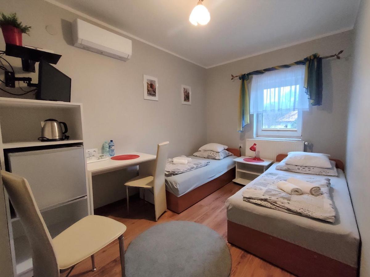 Bed and Breakfast Stajnia Pod Debem à Starachowice Extérieur photo