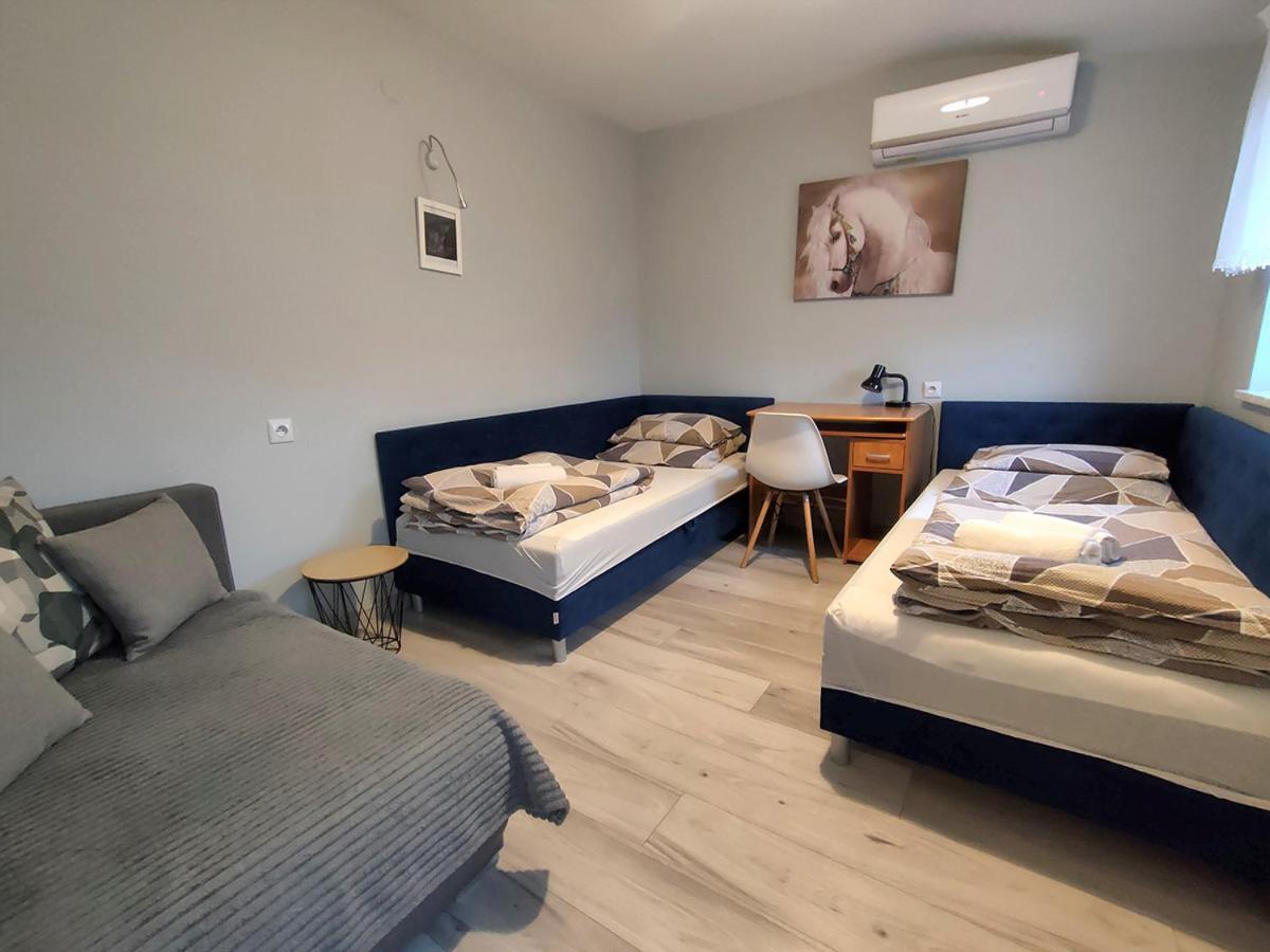 Bed and Breakfast Stajnia Pod Debem à Starachowice Extérieur photo