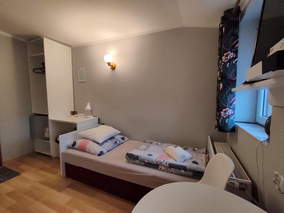 Bed and Breakfast Stajnia Pod Debem à Starachowice Extérieur photo