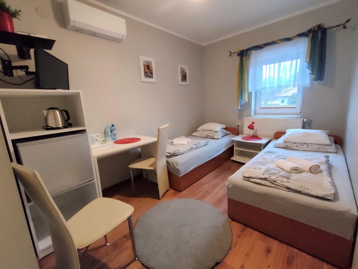 Bed and Breakfast Stajnia Pod Debem à Starachowice Extérieur photo