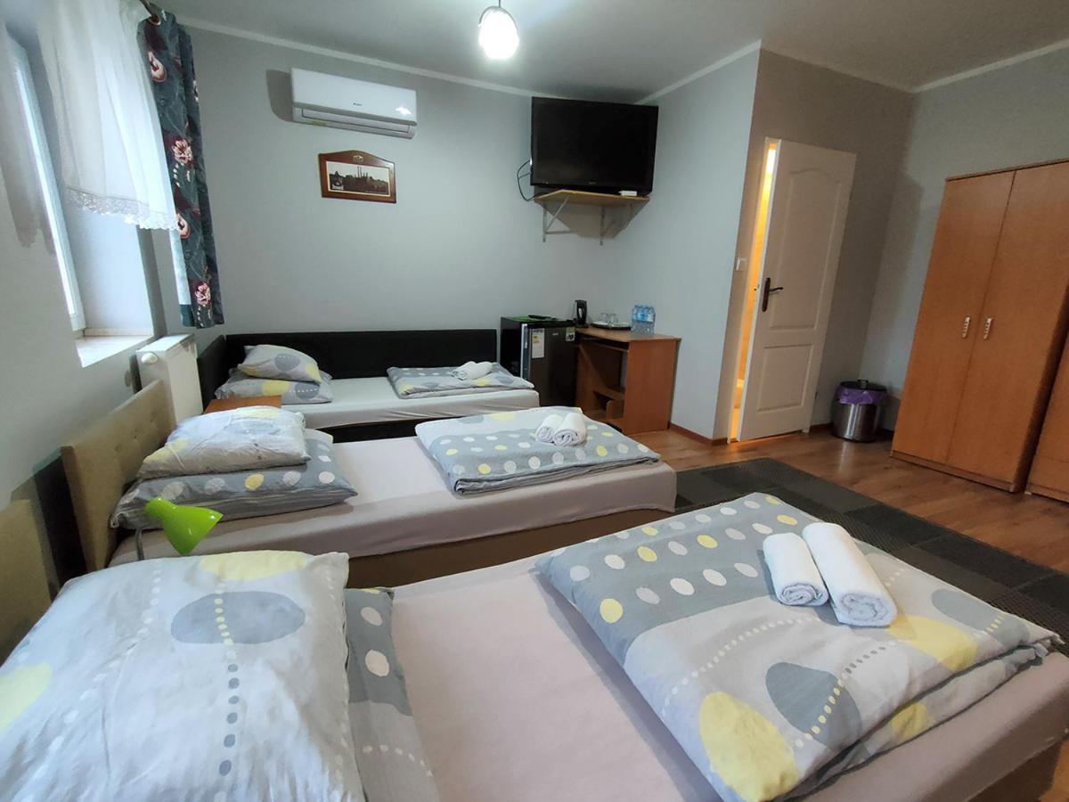Bed and Breakfast Stajnia Pod Debem à Starachowice Extérieur photo